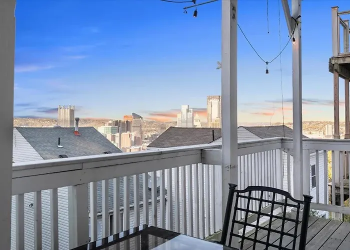 Apartment Skyline Serenity Retreat