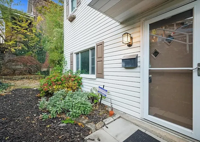 Skyline Serenity Retreat Apartment Pittsburgh