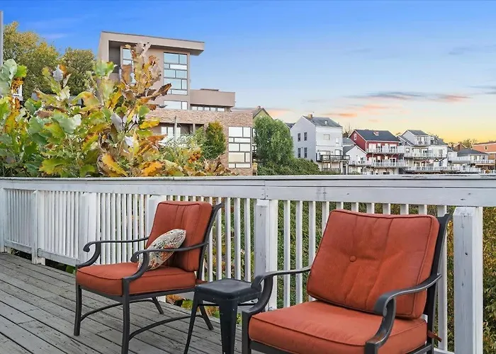 Apartment Skyline Serenity Retreat